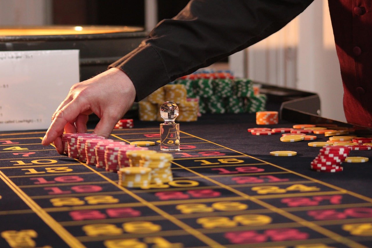 burmammk Poker Texas Holdem ကတ်ဂိမ်း online ကစားနေသောမြင်ကွင်း